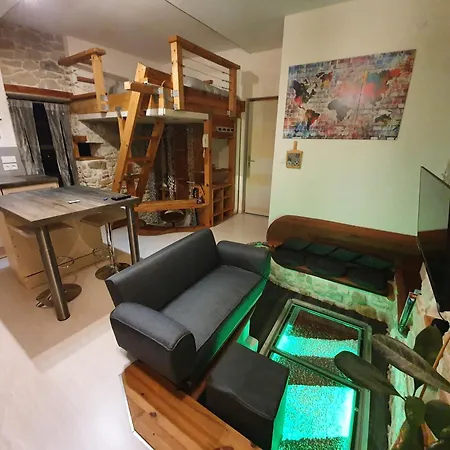 Apartment Racine De Pierre