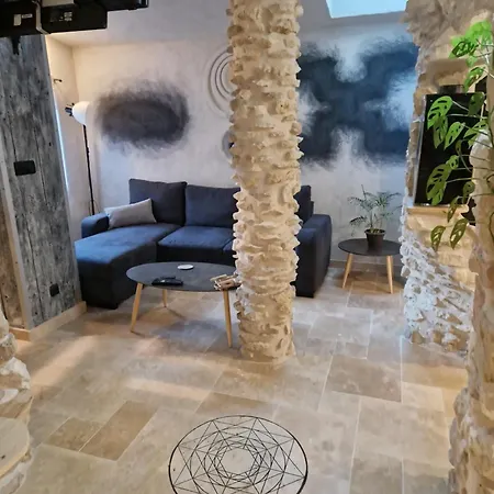 Apartment Racine De Pierre *